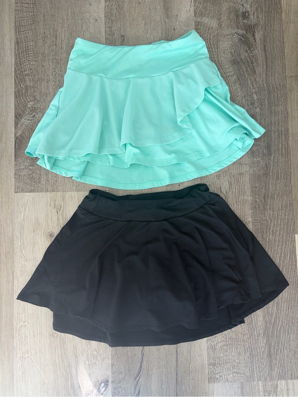 all in motion Mint and Black active skorts